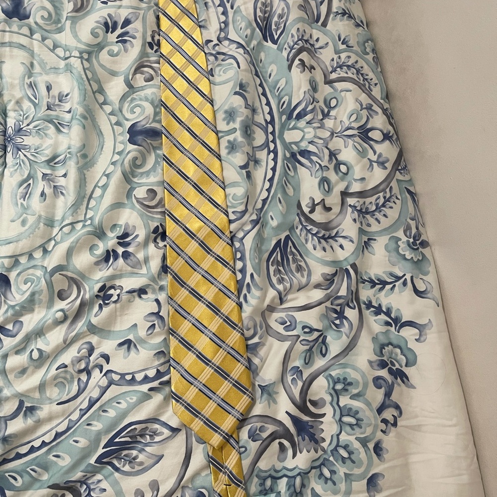 Jones New York yellow and blue striped tie